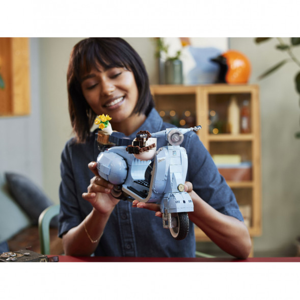 Конструктор LEGO Коллекционные наборы 10298 Vespa 125 в Сургуте