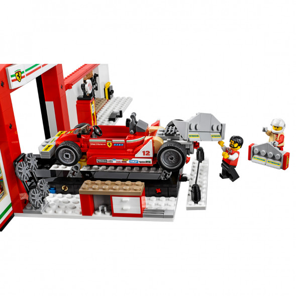 Конструктор LEGO Speed Champions 75889 Гараж Ferrari в Сургуте