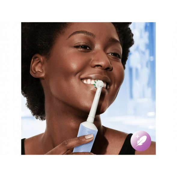 Электрическая зубная щетка Oral-B Vitality Pro D103, голубой в Сургуте