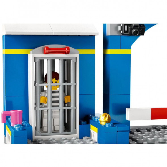 Конструктор LEGO City 60370 Побег из полицейского участка в Сургуте